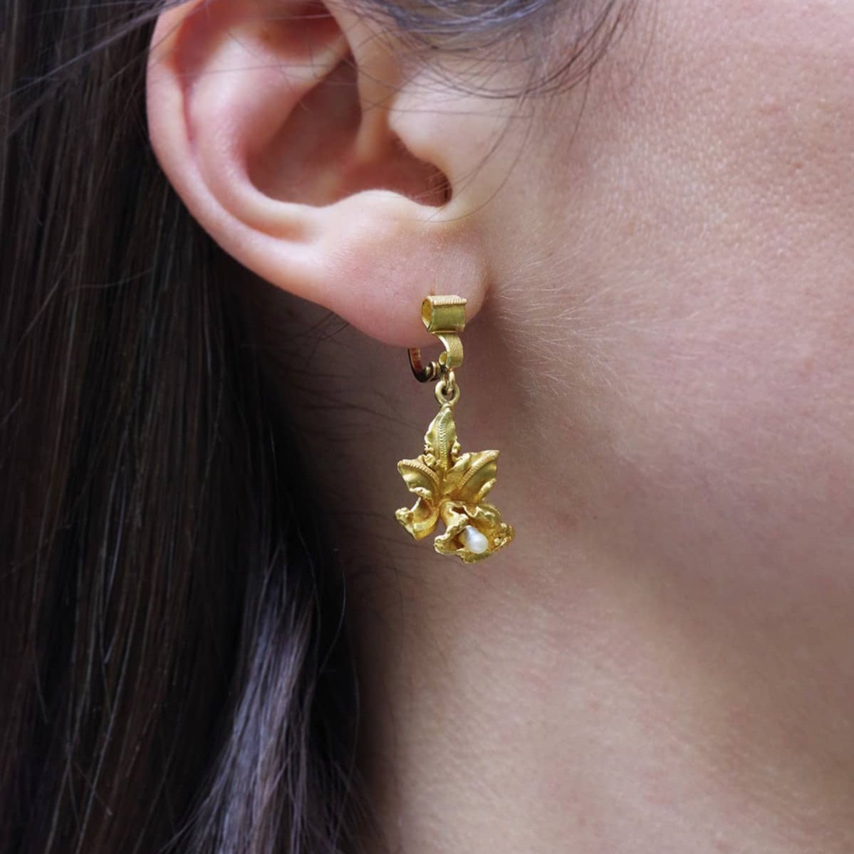 Boucles d'oreilles Pendantes en or jaune et perle - Castafiore