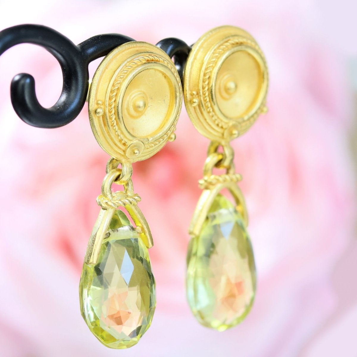 Earrings matte gold and faceted lemon quartz