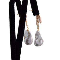 Boucles d'oreilles Pendantes en or jaune, perles et diamants - Castafiore