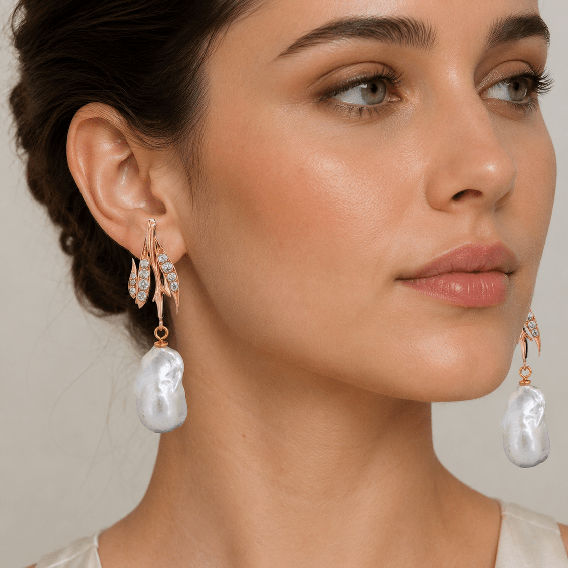 Boucles d'oreilles Pendantes en or jaune, perles et diamants - Castafiore