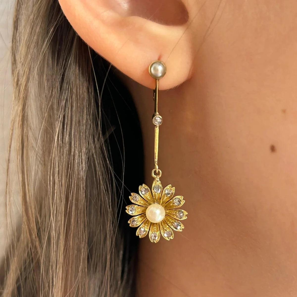 Boucles d’oreilles Pendantes en or jaune, perles et diamants - Castafiore