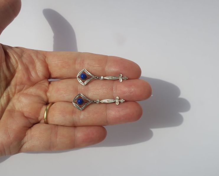 Boucles d’oreilles pendantes Lapis Lazuli Diamants deux Ors Art Déco - Castafiore
