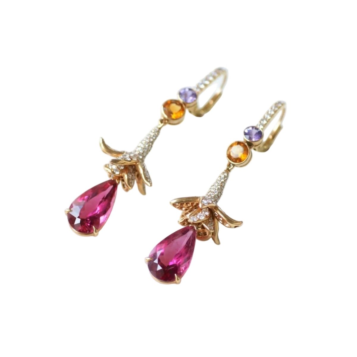 Boucles d'oreilles Pendantes LORENZ BAÜMER en or jaune, saphirs, héliodores, rubellites et diamants - Castafiore