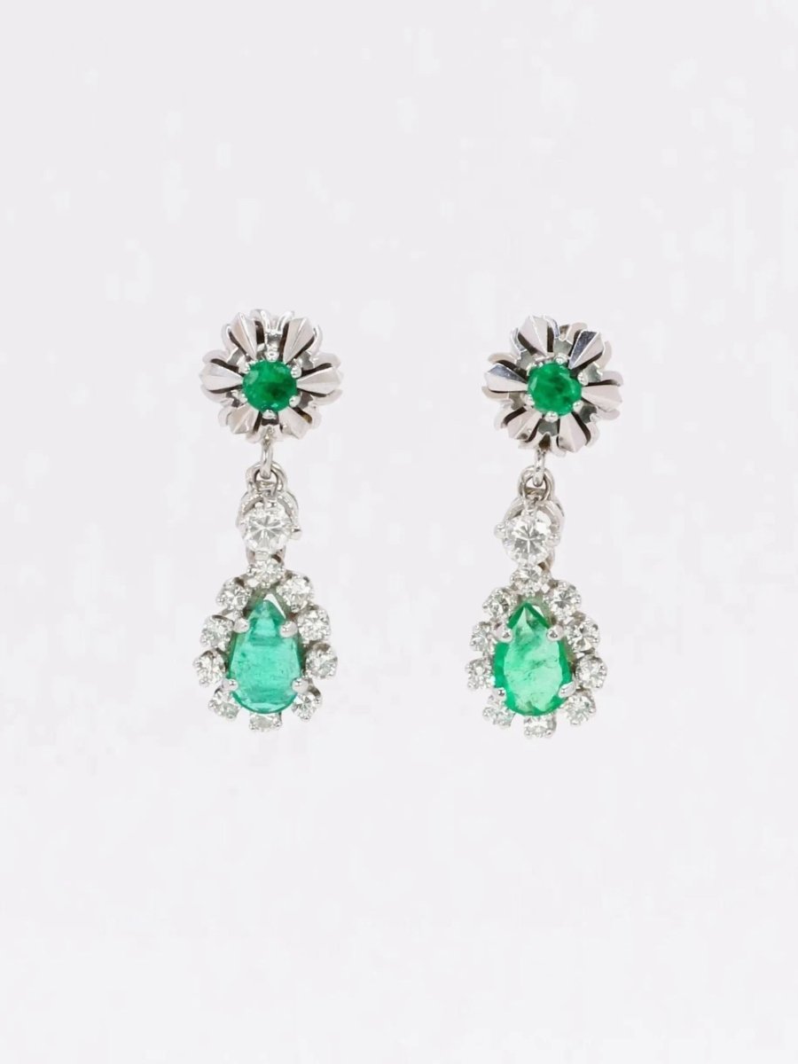 Boucles d'oreilles pendantes or blanc émeraudes diamants - Castafiore