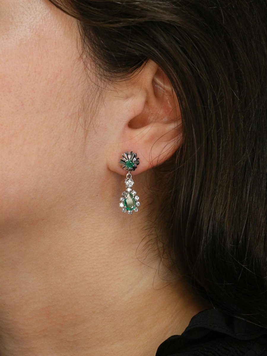 Boucles d'oreilles pendantes or blanc émeraudes diamants - Castafiore