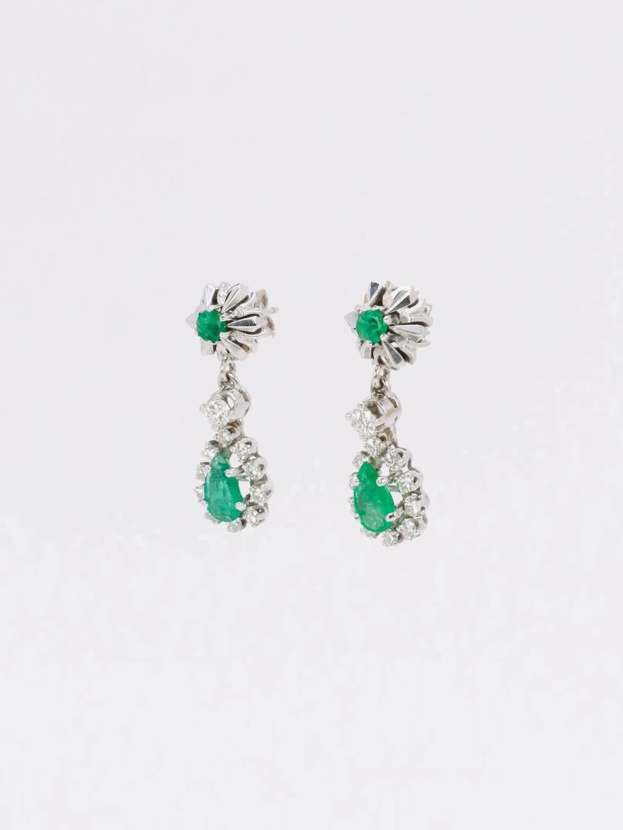 Boucles d'oreilles pendantes or blanc émeraudes diamants - Castafiore