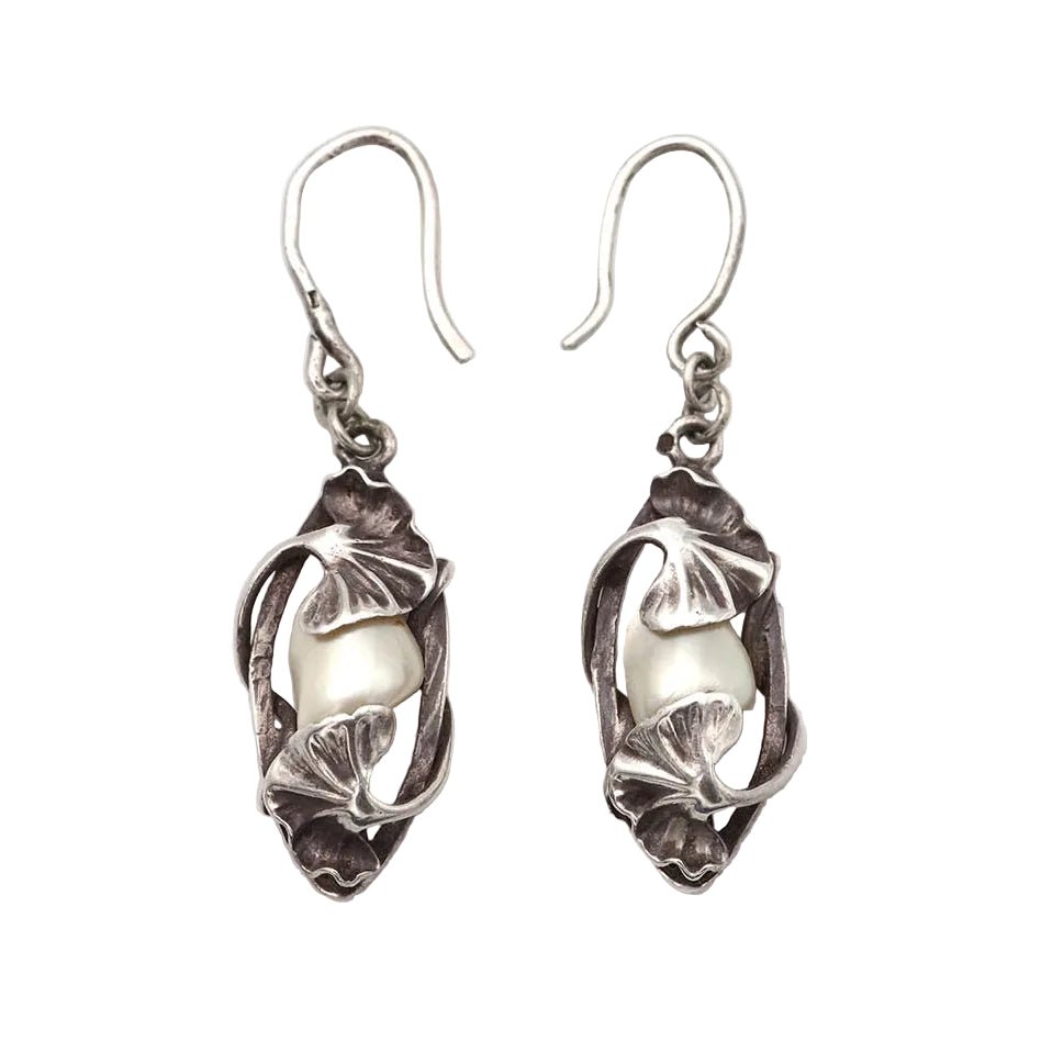 Boucles d'oreilles Pendantes PAUL DUMONT en argent et perles - Castafiore