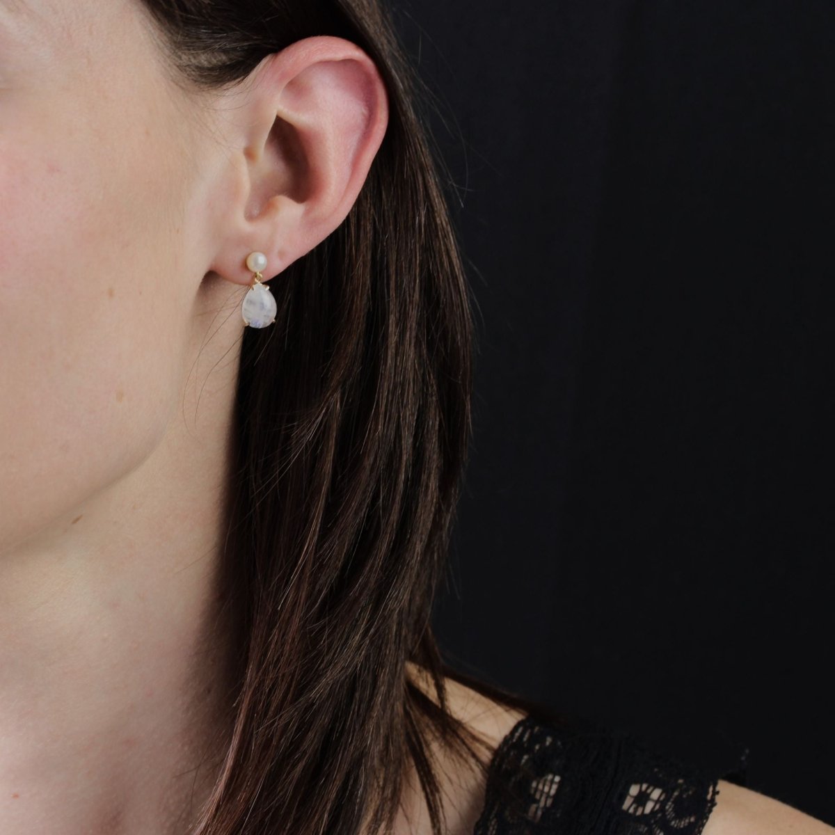 Boucles d'oreilles PIERRES DE LUNE Pampille en or jaune et perles de culture - Castafiore