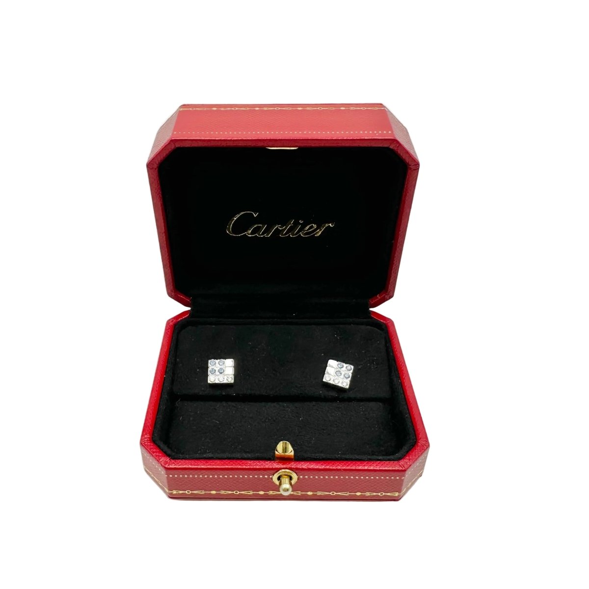 Boucles d'oreilles Puces CARTIER "Paillettes" en or blanc, saphirs et diamants - Castafiore