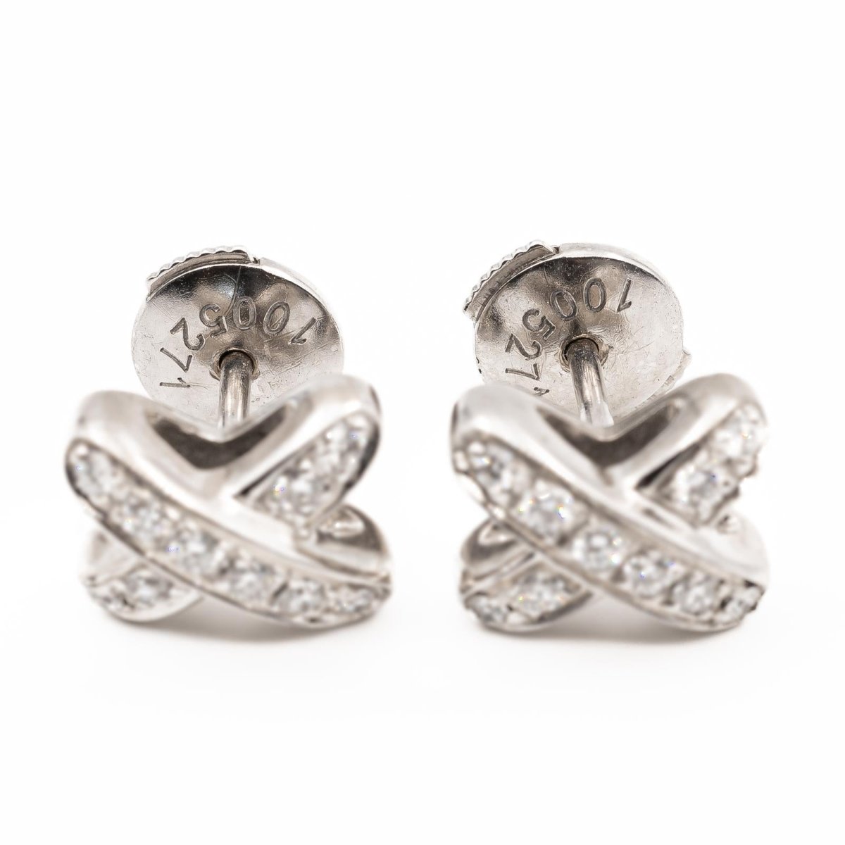 Boucles d'oreilles Puces CHAUMET "Liens" en or blanc et diamants - Castafiore