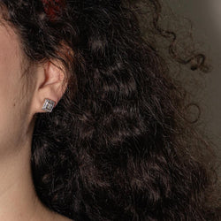 Boucles d'oreilles Puces en or blanc et diamants - Castafiore