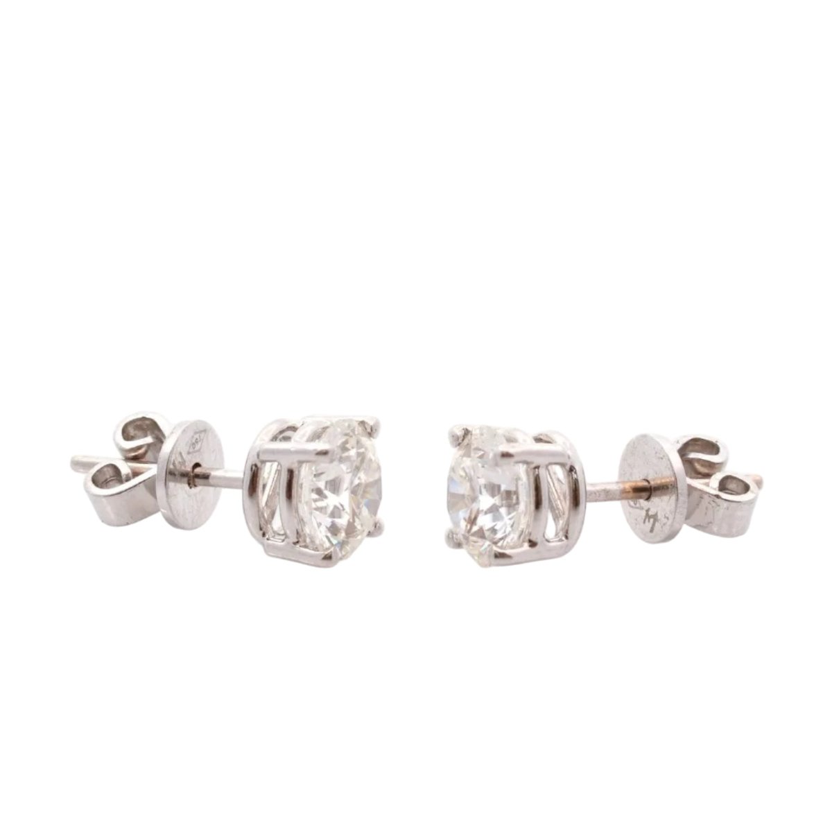 Ear chips diamonds 1.30cts and 1.31cts