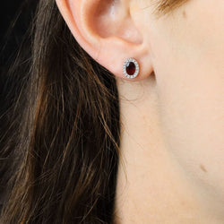 Boucles d'oreilles Puces en or blanc, rubis et diamants - Castafiore