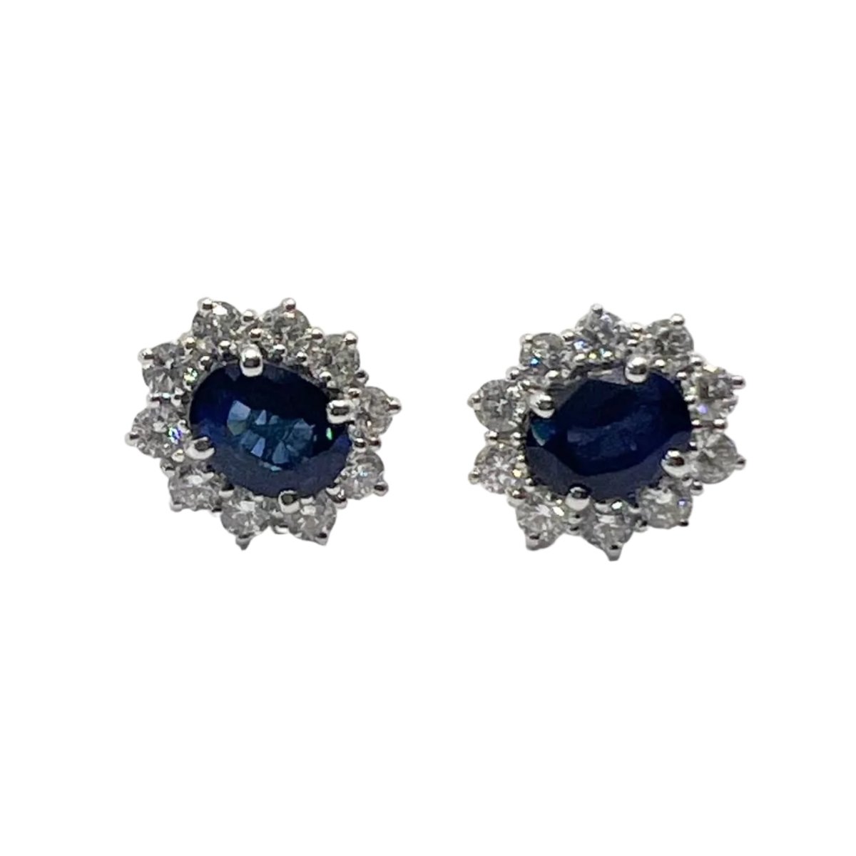 Boucles d'oreilles Puces en or blanc, saphirs et diamants - Castafiore