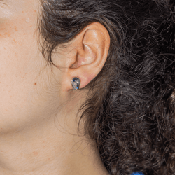 Boucles d'oreilles Puces en or blanc, shapirs et diamants - Castafiore