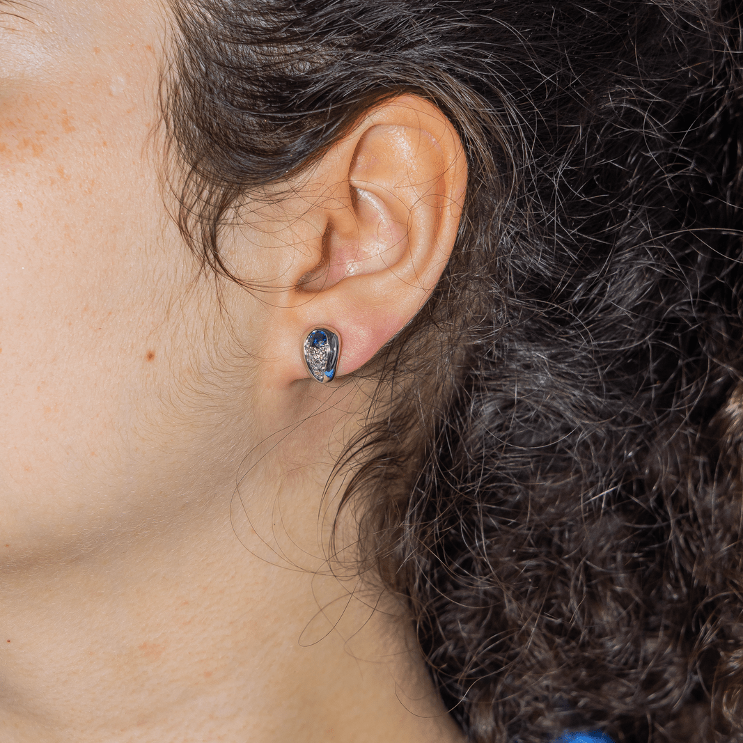 Boucles d'oreilles Puces en or blanc, shapirs et diamants - Castafiore