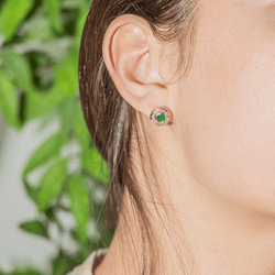 Boucles d'oreilles Puces en or jaune, émeraudes et diamants - Castafiore