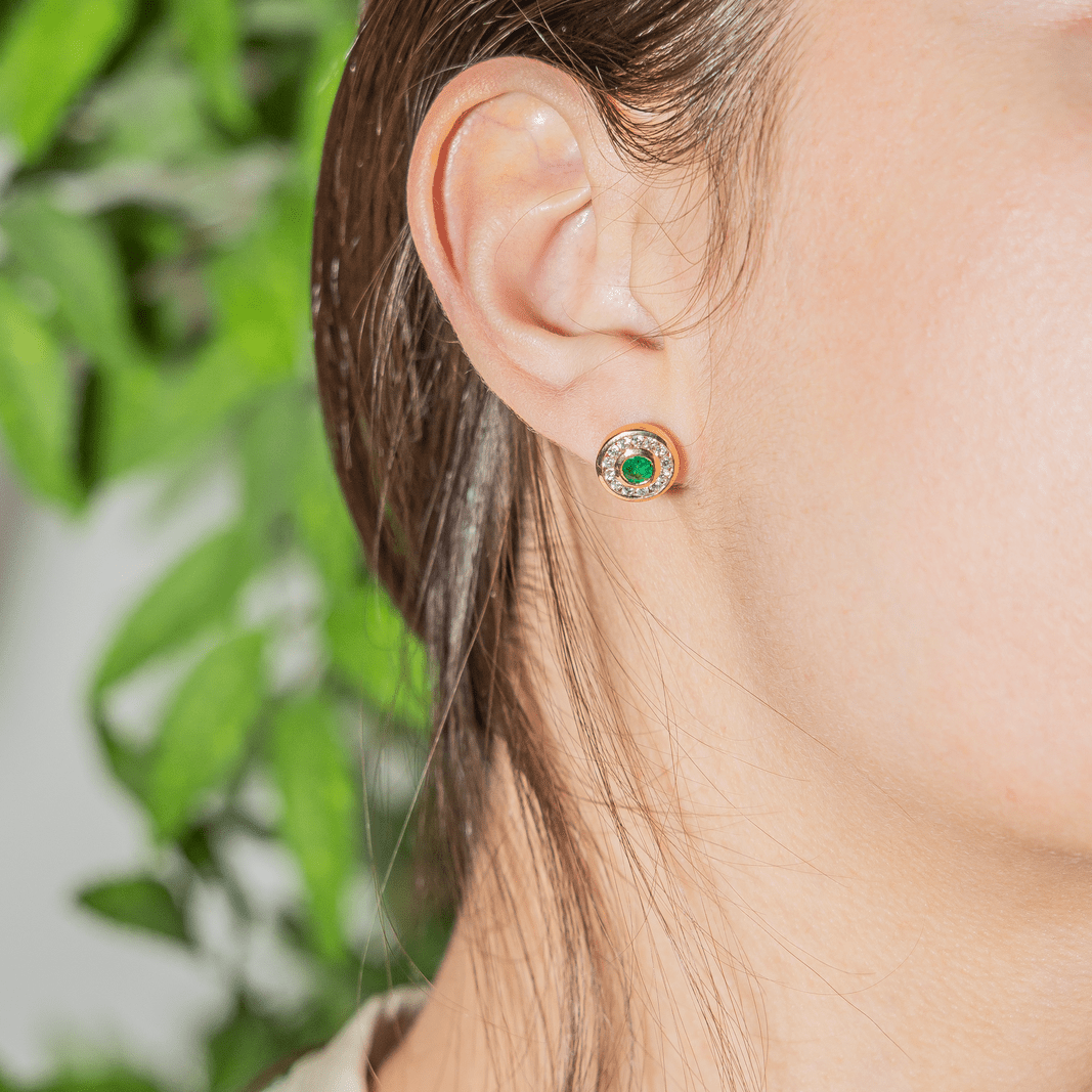 Boucles d'oreilles Puces en or jaune, émeraudes et diamants - Castafiore