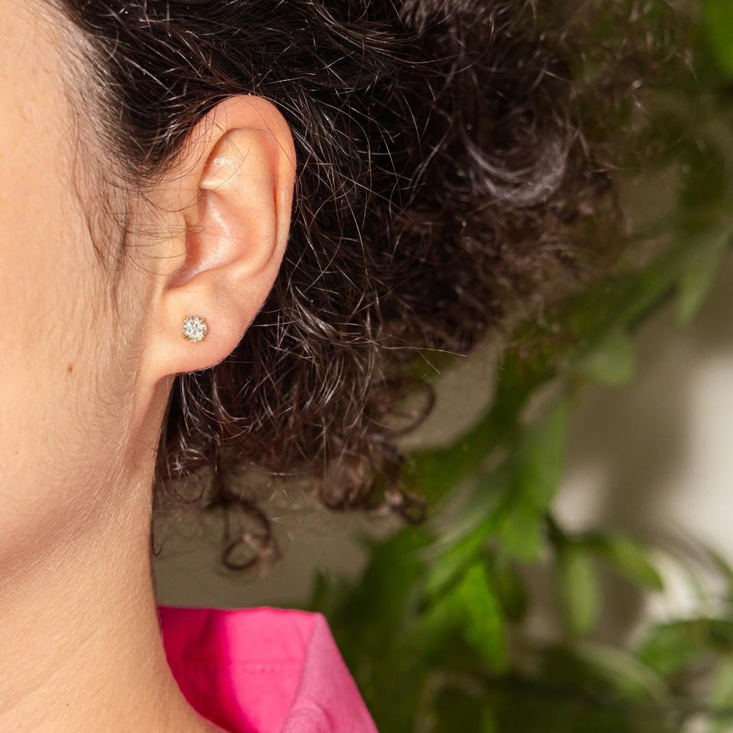 Boucles d'oreilles Puces en or jaune et diamants - Castafiore