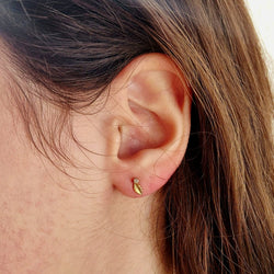 Boucles d'oreilles Puces en or jaune et diamants - Castafiore