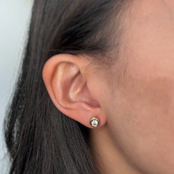 Boucles d'oreilles Puces en or jaune et diamants - Castafiore