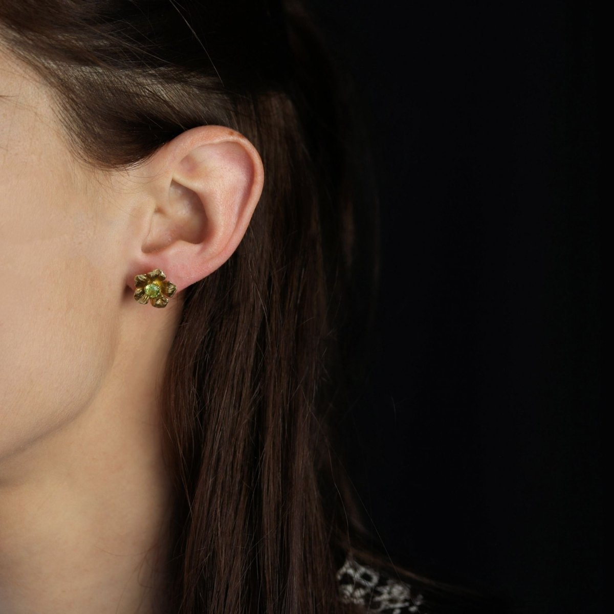 Earrings peridot flower chips