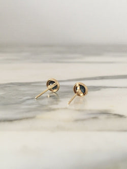 Boucles d'oreilles Puces en or jaune et saphirs - Castafiore