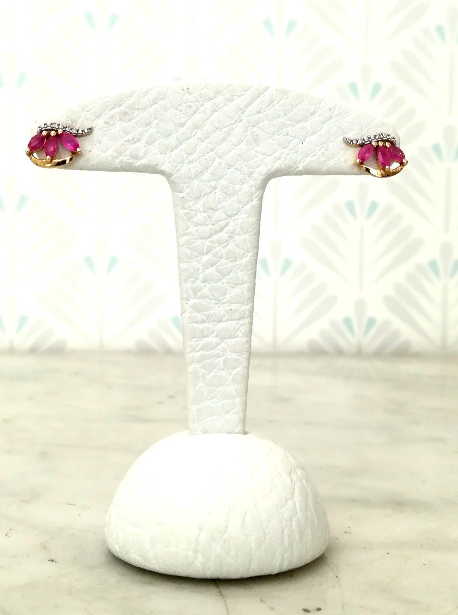 Boucles d'oreilles Puces en or jaune, or blanc, rubis, et diamants - Castafiore