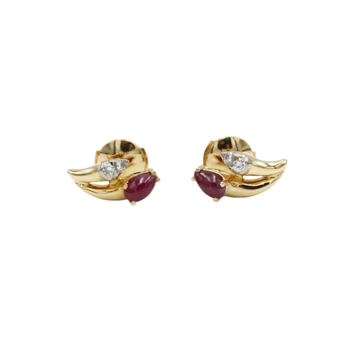 Boucles d'oreilles puces en or jaune, rubis et diamant - Castafiore