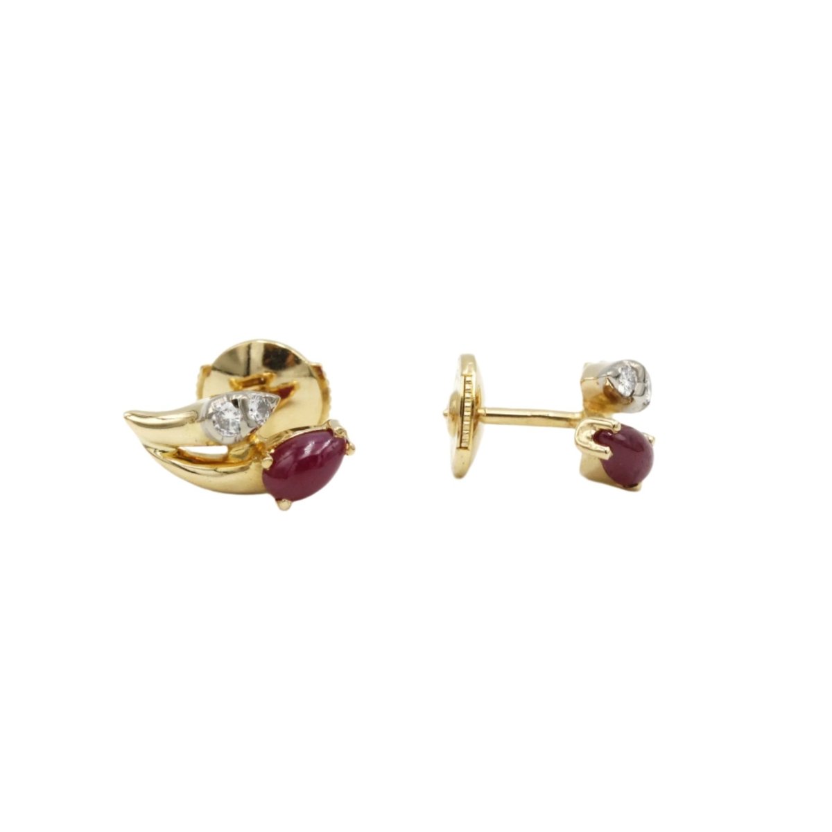 Boucles d'oreilles puces en or jaune, rubis et diamant - Castafiore