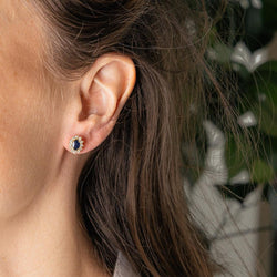 Boucles d'oreilles Puces en or jaune, saphirs et diamants - Castafiore