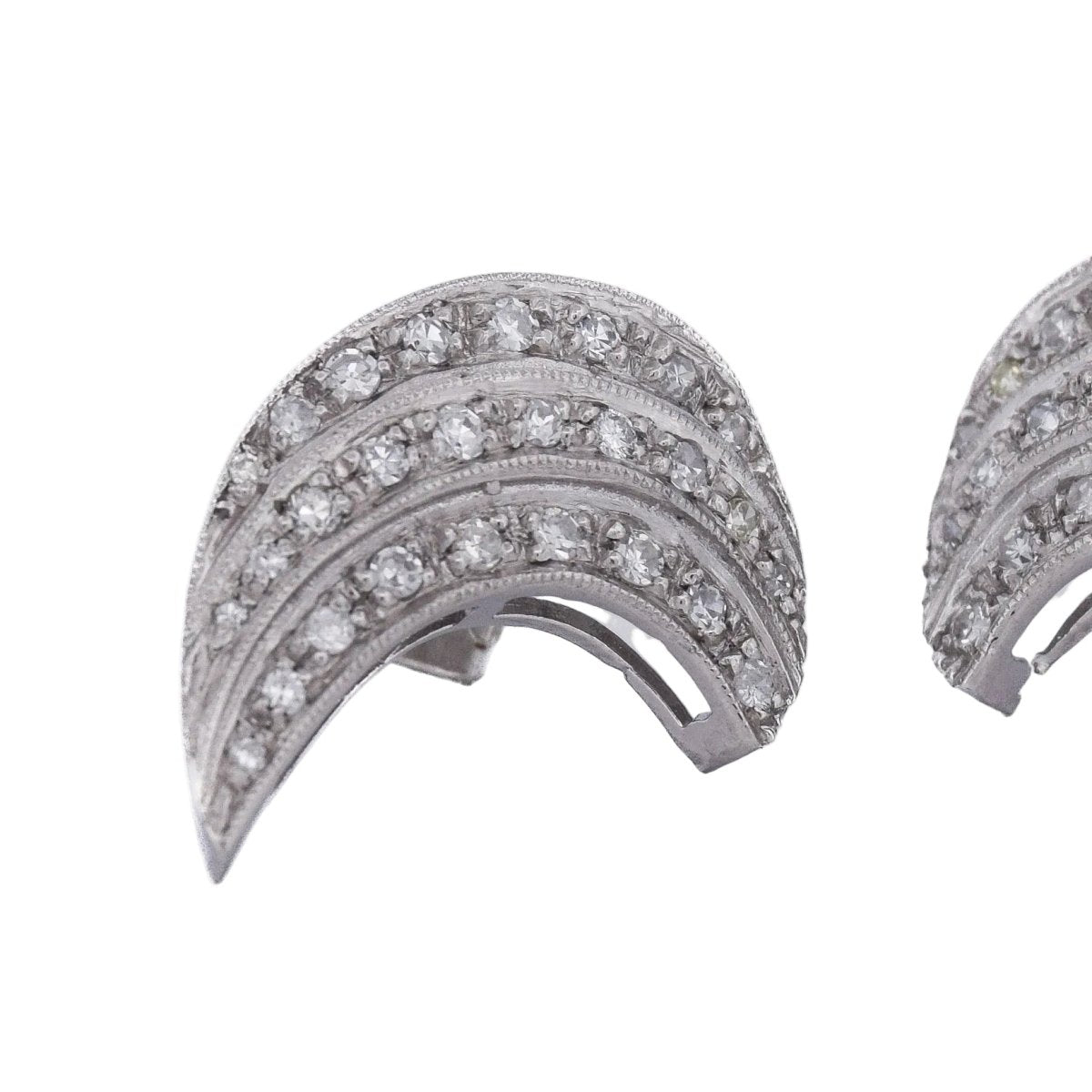Boucles d'oreilles Puces en platine et diamants - Castafiore