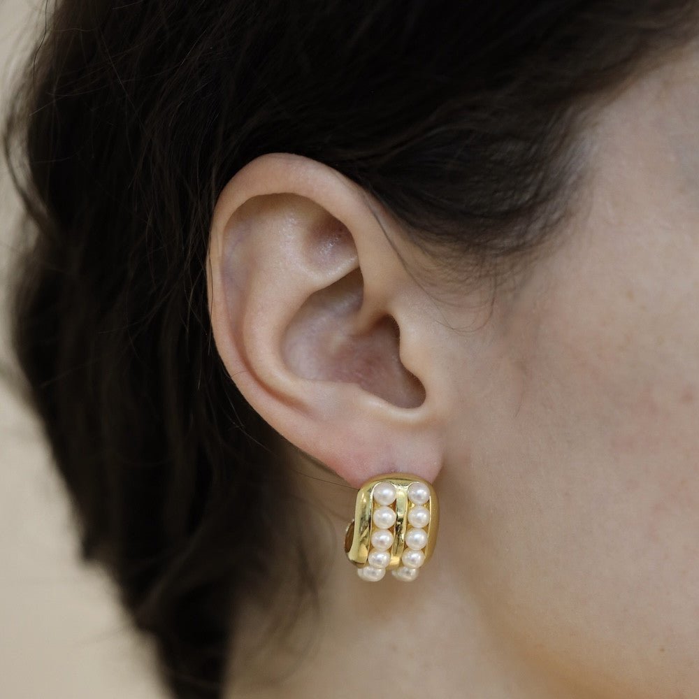 Boucles d’oreilles Puces POIRAY "Persane" en or jaune et perles - Castafiore