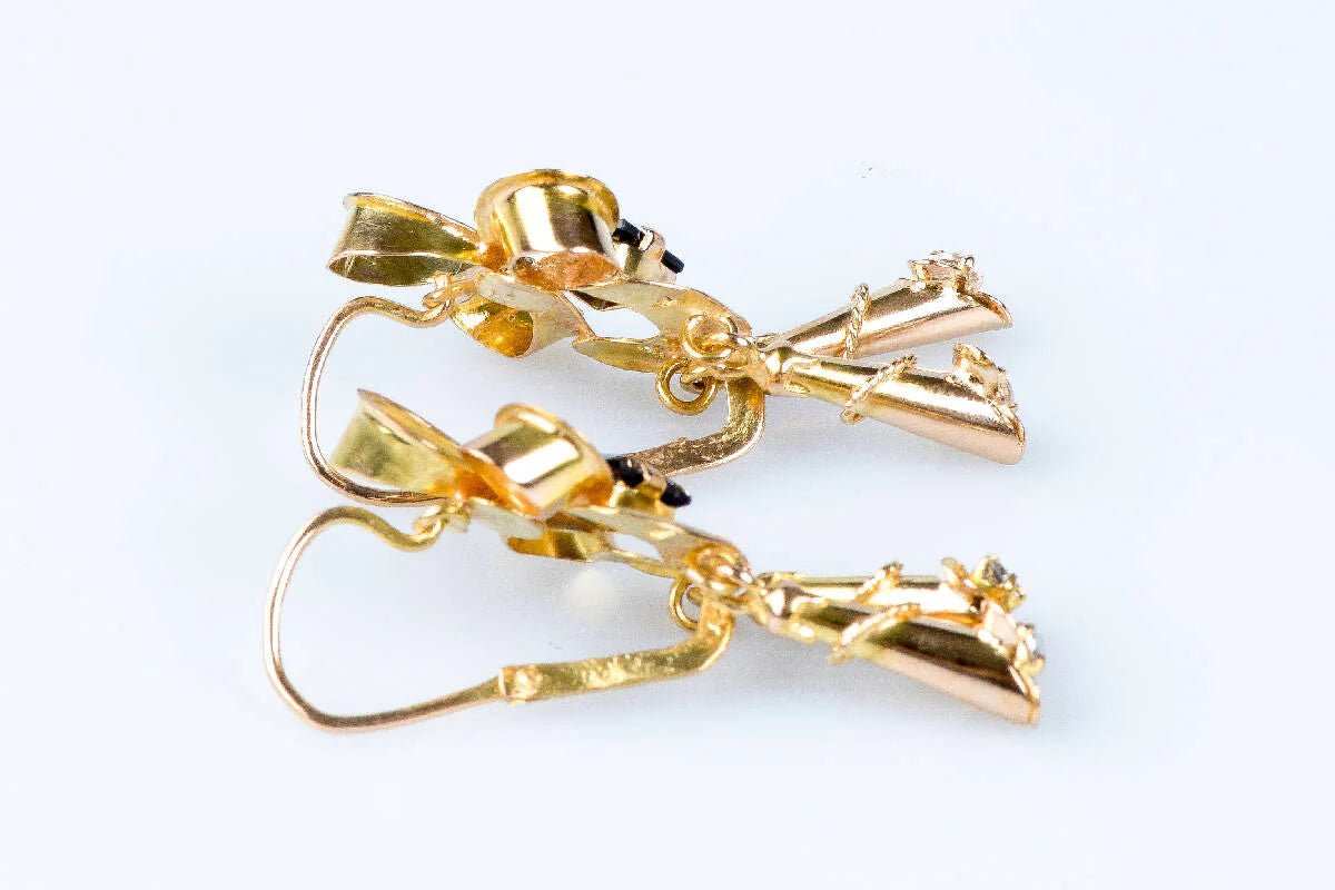 Boucles d'oreilles saphirs en or jaune 18 carats - Castafiore