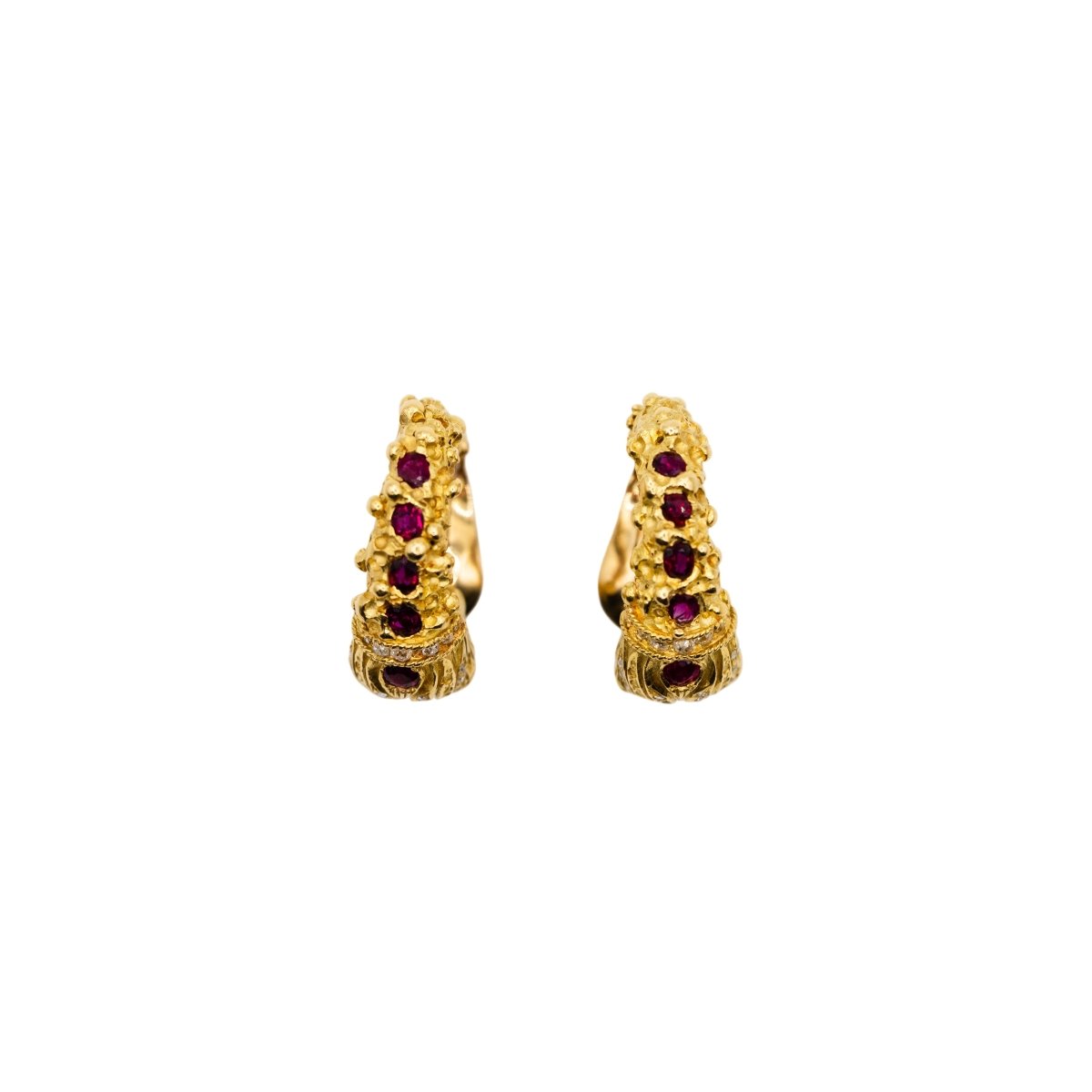 Boucles d'oreilles Têtes de félins en or jaune, rubis et diamants - Castafiore