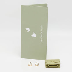 Boucles d’oreilles Van Cleef & Arpels Pure Alhambra Nacre en or jaune - Castafiore