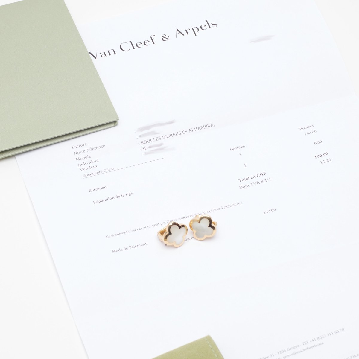 Boucles d’oreilles Van Cleef & Arpels Pure Alhambra Nacre en or jaune - Castafiore