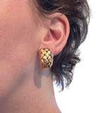 Boucles d'oreilles VAN CLEEF & ARPELS "vannerie" en or jaune - Castafiore