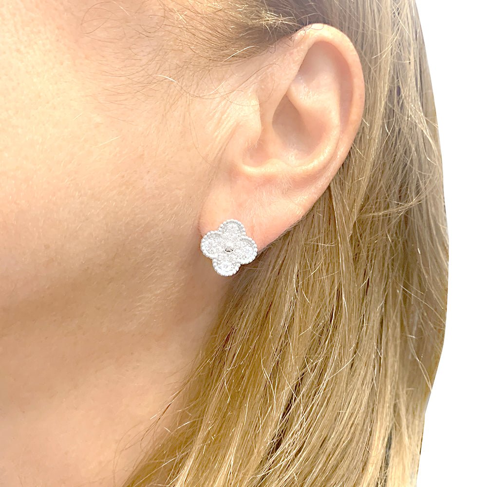 Boucles d'oreilles Van Cleef & Arpels "Vintage Alhambra" en or blanc et diamant - Castafiore