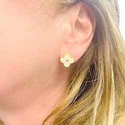 Boucles d'oreilles Van Cleef & Arpels, "Vintage Alhambra" en or jaune et diamant - Castafiore