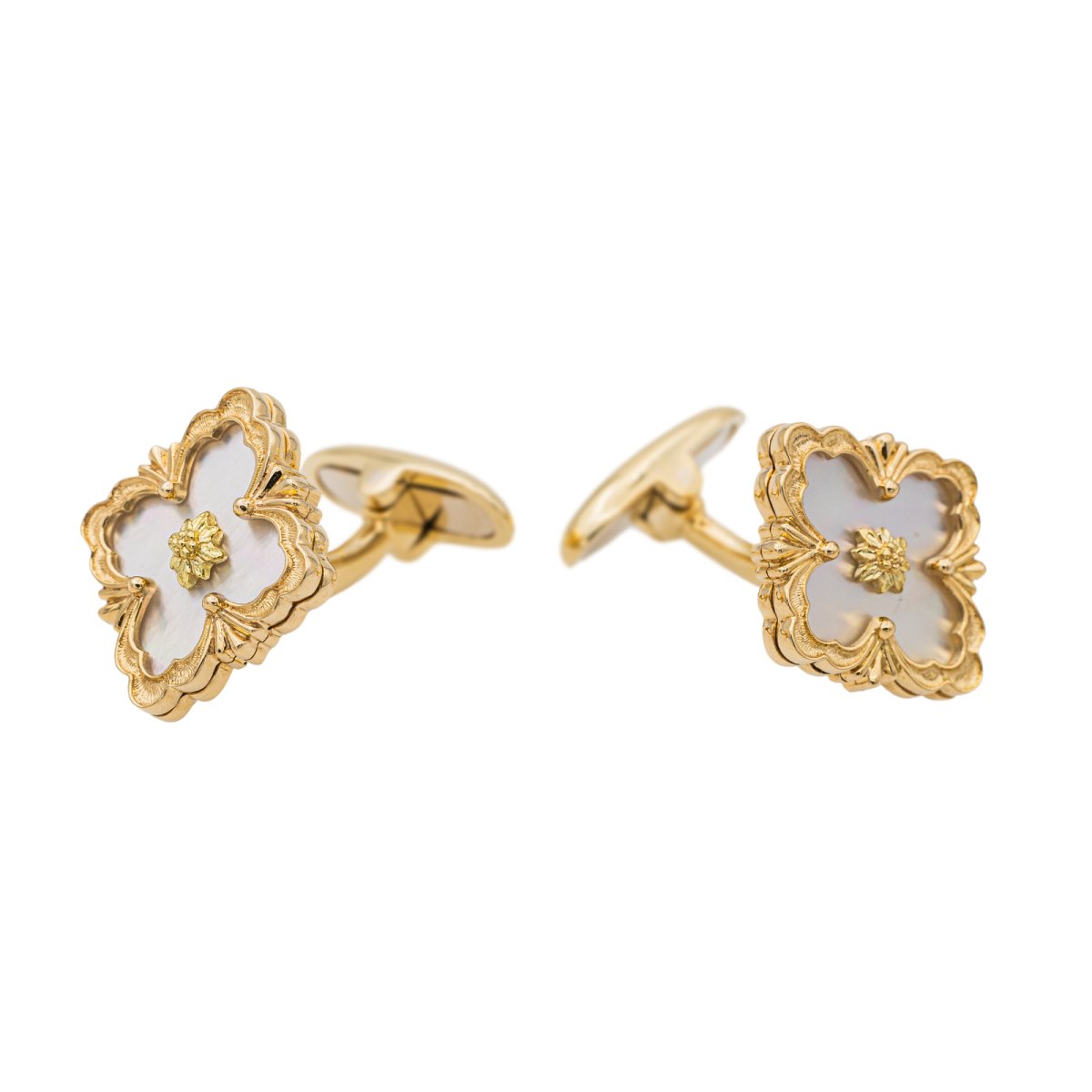 Boutons de manchette BUCCELLATI en or jaune et nacre - Castafiore