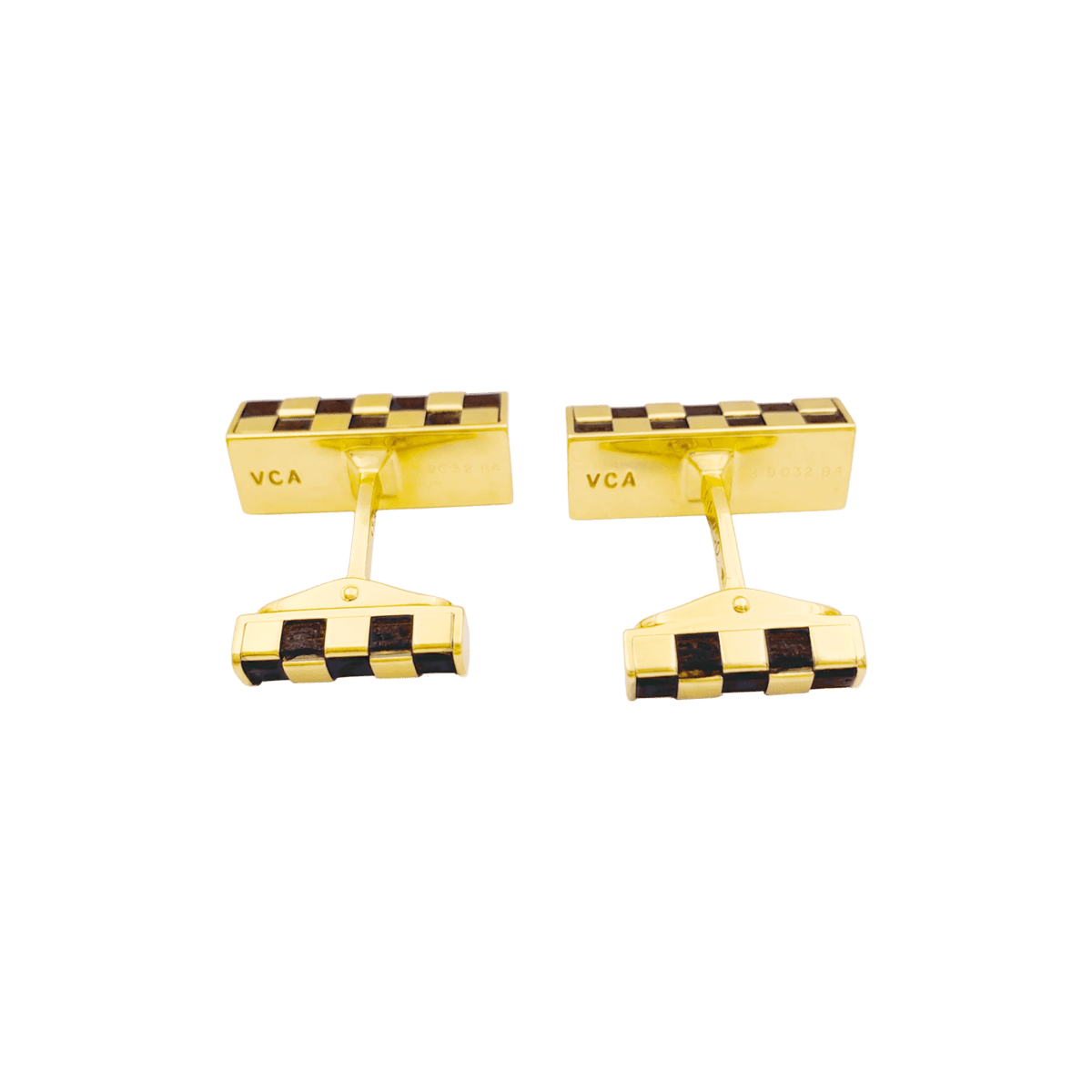 Boutons de manchette VAN CLEEF & ARPELS "Damier" en or jaune et bois - Castafiore