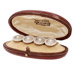 Boutons de manchettes LÉON DEVOS en or jaune, nacre, perle et diamants - Castafiore