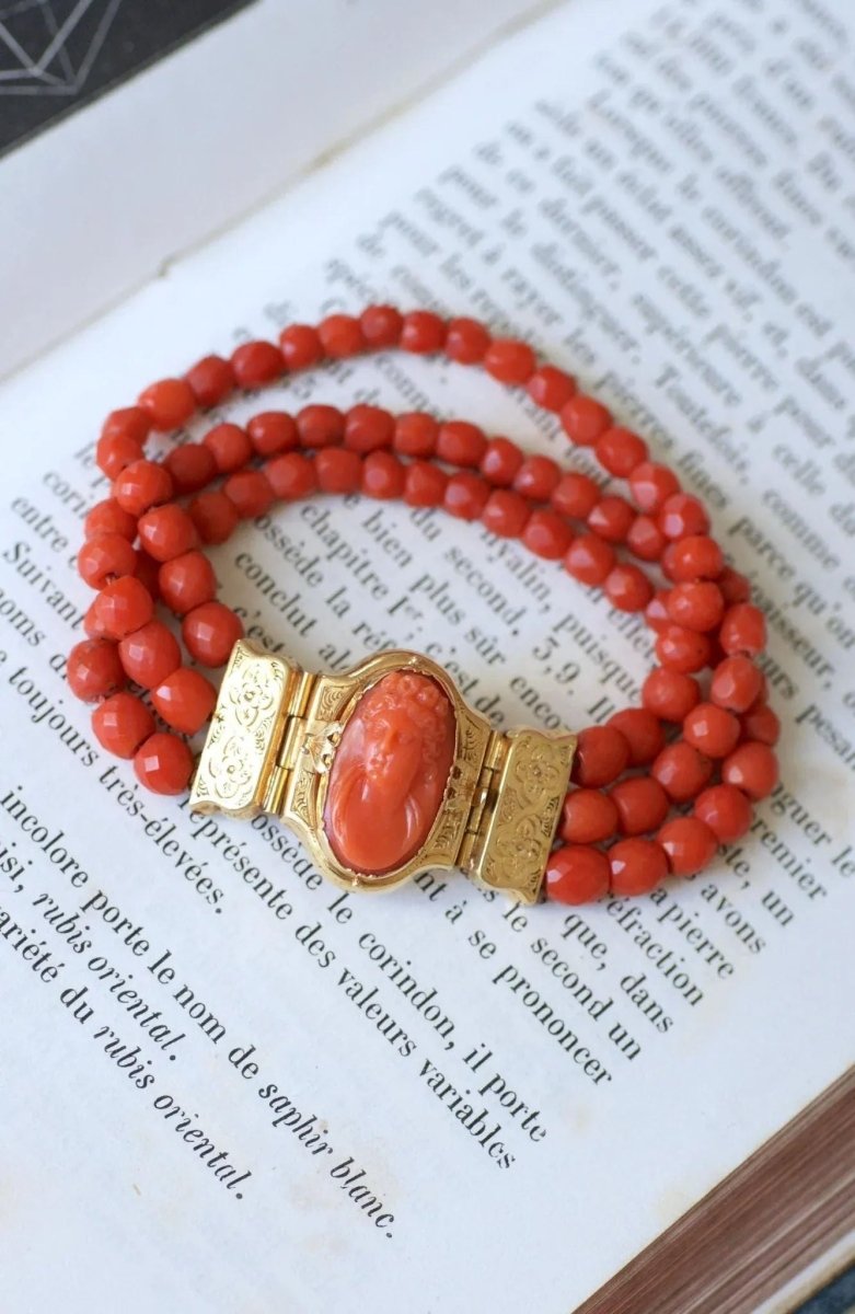 Bracelet Ancien Or Corail et Camée - Castafiore