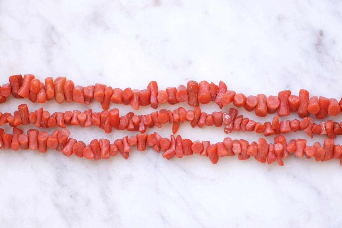 Bracelet ancien trois rangs de corail, fermoir or - Castafiore