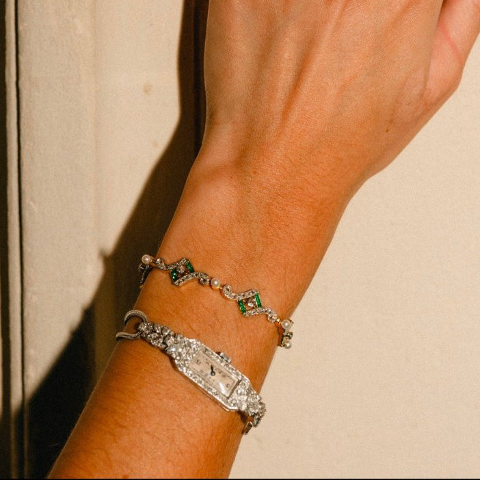 Bracelet Art Deco en or jaune, platine, perles, émeraudes et diamants - Castafiore