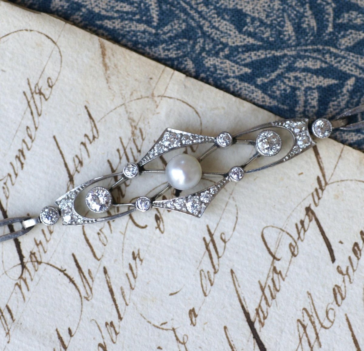 Bracelet Art Deco Perle Fine et Diamants sur Platine - Castafiore