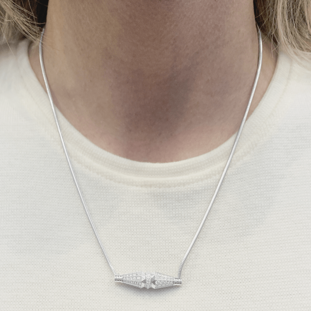 Bracelet Boucheron "Jack de Boucheron" or blanc, diamants. - Castafiore