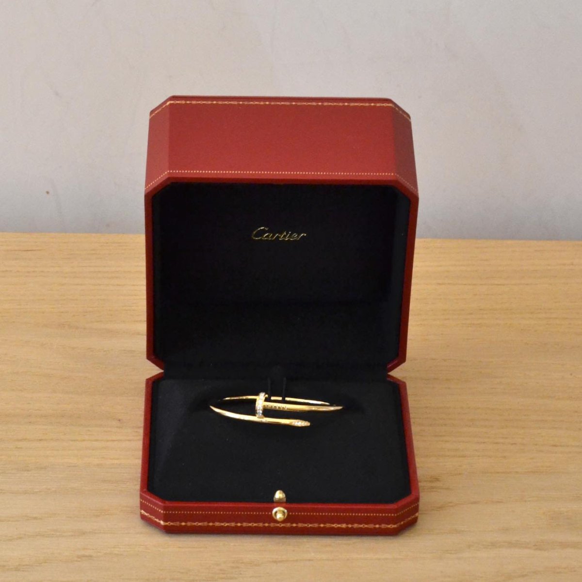 Bracelet CARTIER "Juste un Clou" en or jaune et diamants - Castafiore