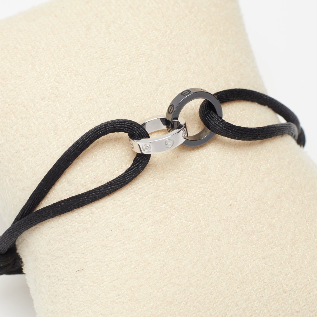Bracelet Cartier Love Cord en or blanc et céramique - Castafiore